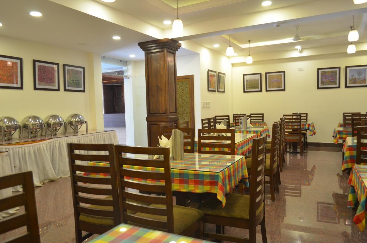 Hotel The Valley View Kashmir Srīnagar Екстериор снимка
