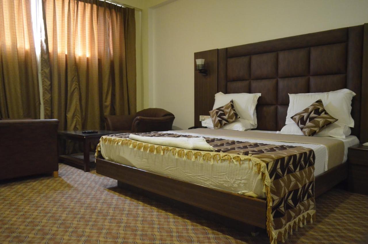 Hotel The Valley View Kashmir Srīnagar Екстериор снимка